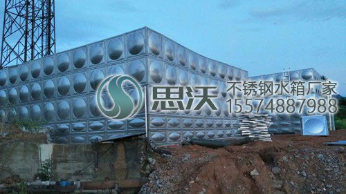 不銹鋼水箱安裝現(xiàn)場(chǎng)圖